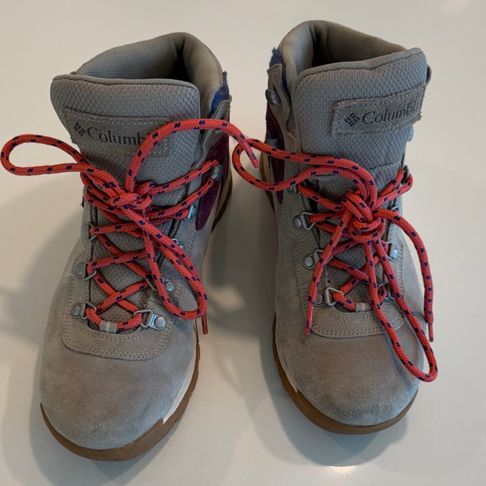Columbia newton ridge hiking boots. Size women 9. Worn twice
